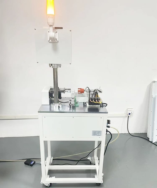 Máquina de desmontaje de baterías de cilindro de laboratorio para cajas de celdas cilíndricas 18650/21700